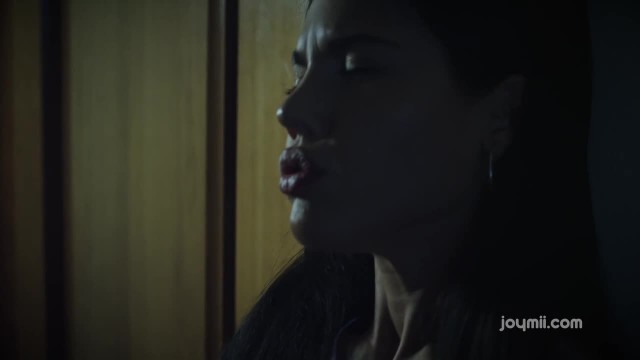 Брюнетка с небольшими сиськами предпочла секс завтраку - #2