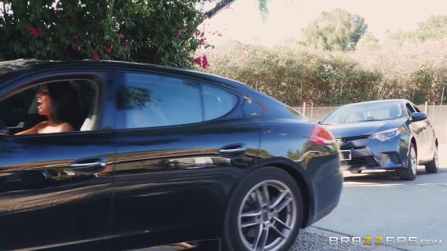 Две красотки соблазнили местного онаниста - #4