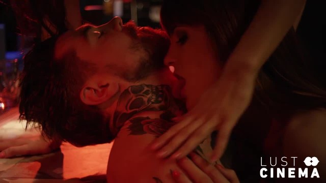 Ночные жрицы обслуживают клиента - #4