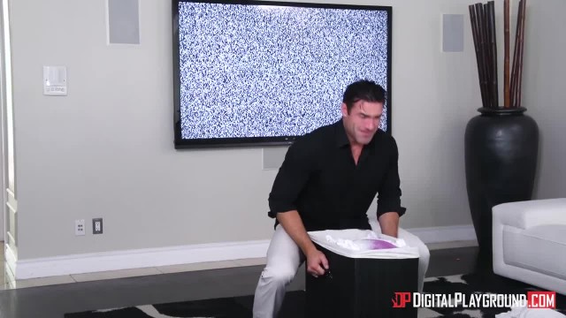 Горничная трахнулась с хозяином в гардеробе - #2