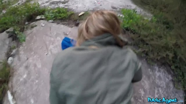 Молодая красотка отдалась пикаперу в лесу - #10