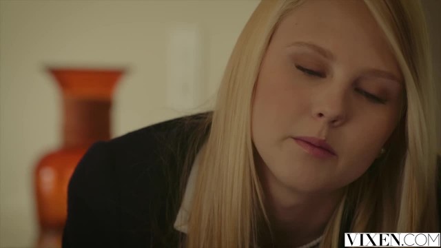 Зрелый мужик наказал молоденькую блондинку членом - #2