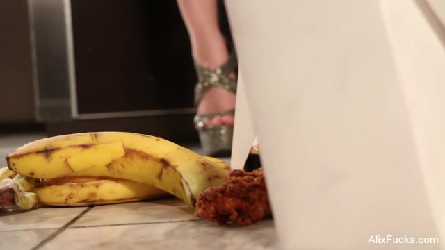 Две развратницы забавляются оральными ласками - #1